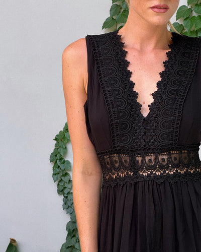 Aurélie™ | Elegancka Sukienka Koronkowa z Dekoltem w Serek